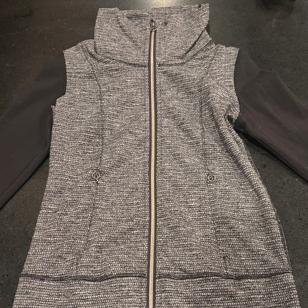 Lululemon Women's Gray and Black Jacket define Nulu